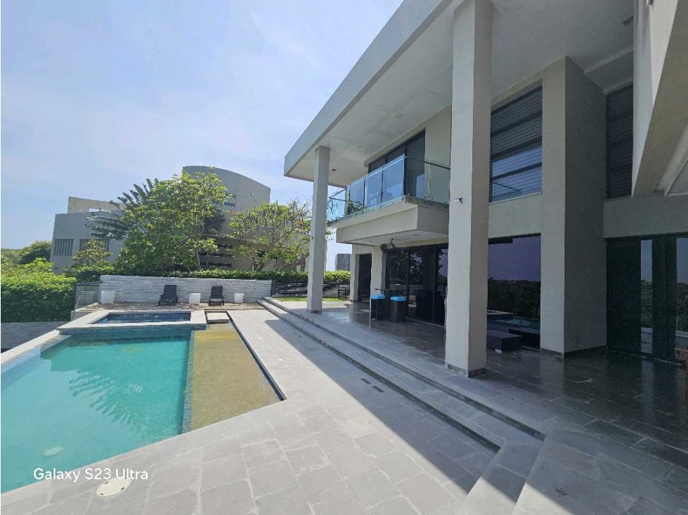 VENTA DE CASA EN LAGOS DE CAUJARAL
