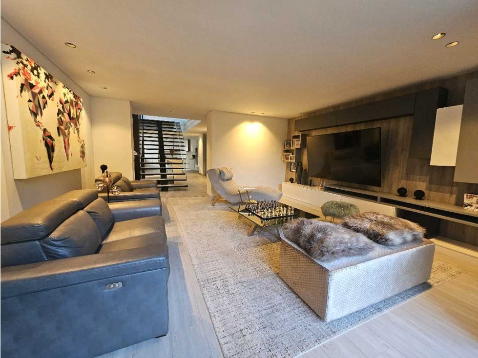 Venta de casa en Palmas parte baja, sector Colegiatura — foto 2