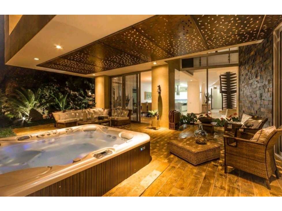 VENTA DE CASA EN EL POBLADO, DOMOTIZADA.