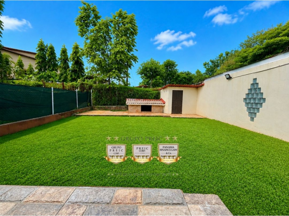 CASA EN VENTA CON AMPLIO PATIO TRASERO EN SAN ANTONIO (C.P)