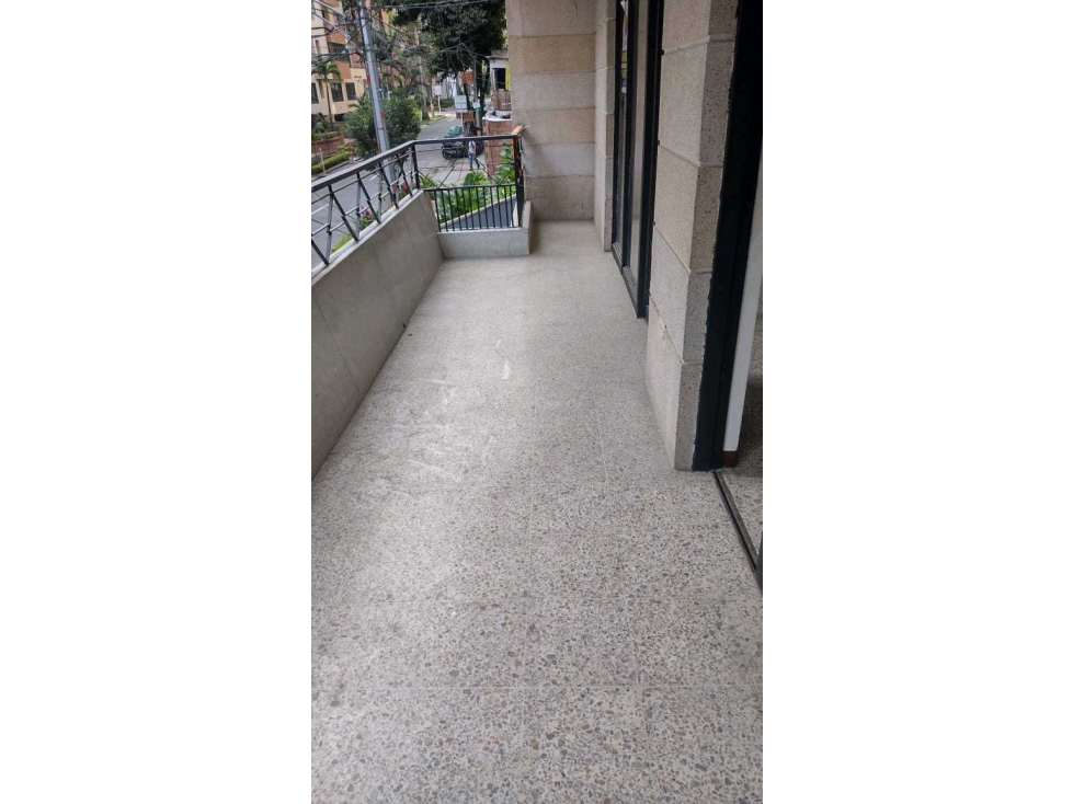 venta de casa en Laureles piso 2