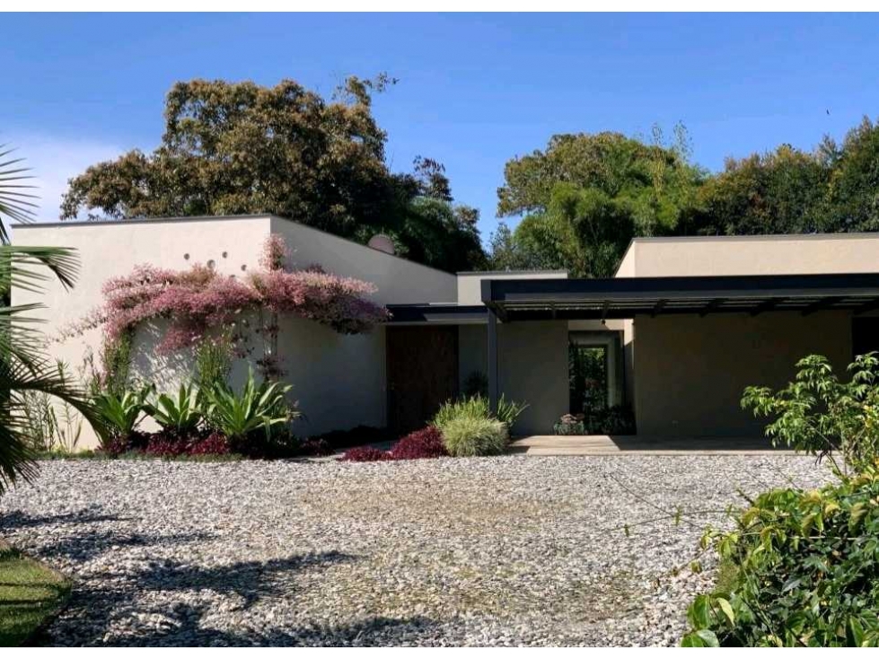 VENTA DE CASA EN LLANOGRANDE, UN NIVEL.