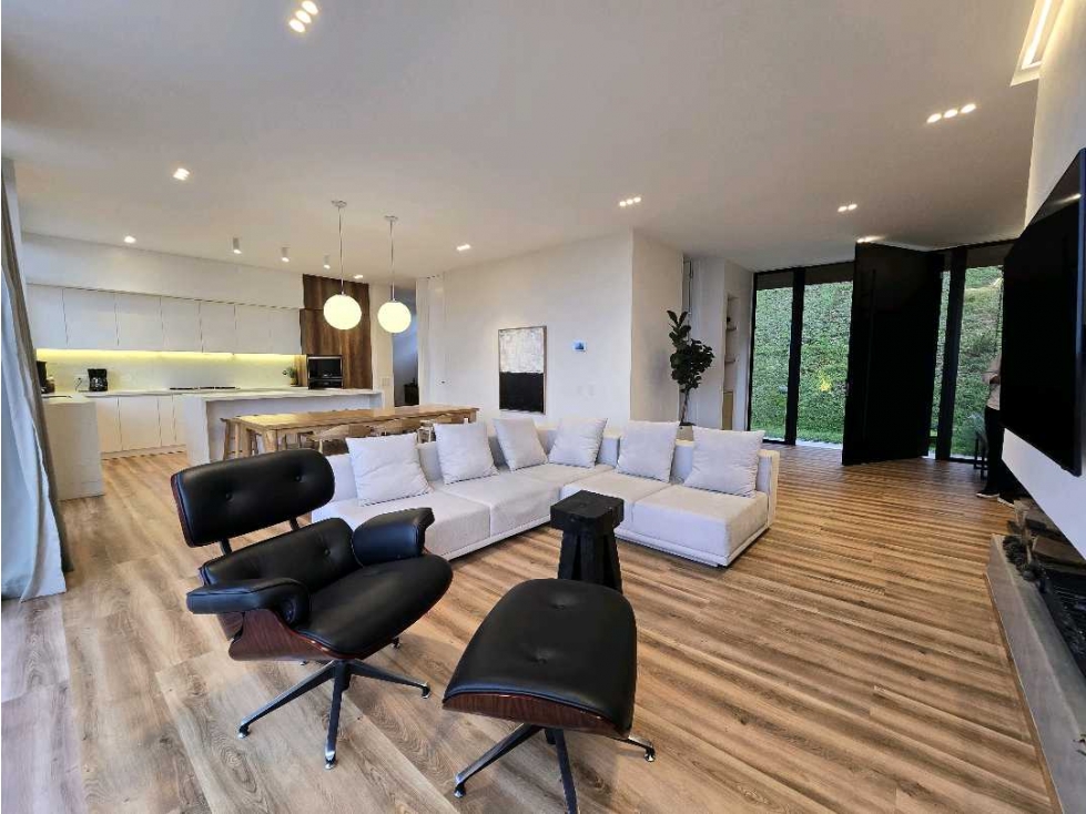 Venta de casa en Loma del Escobero, cerca al colegio Hontanares. — foto 2