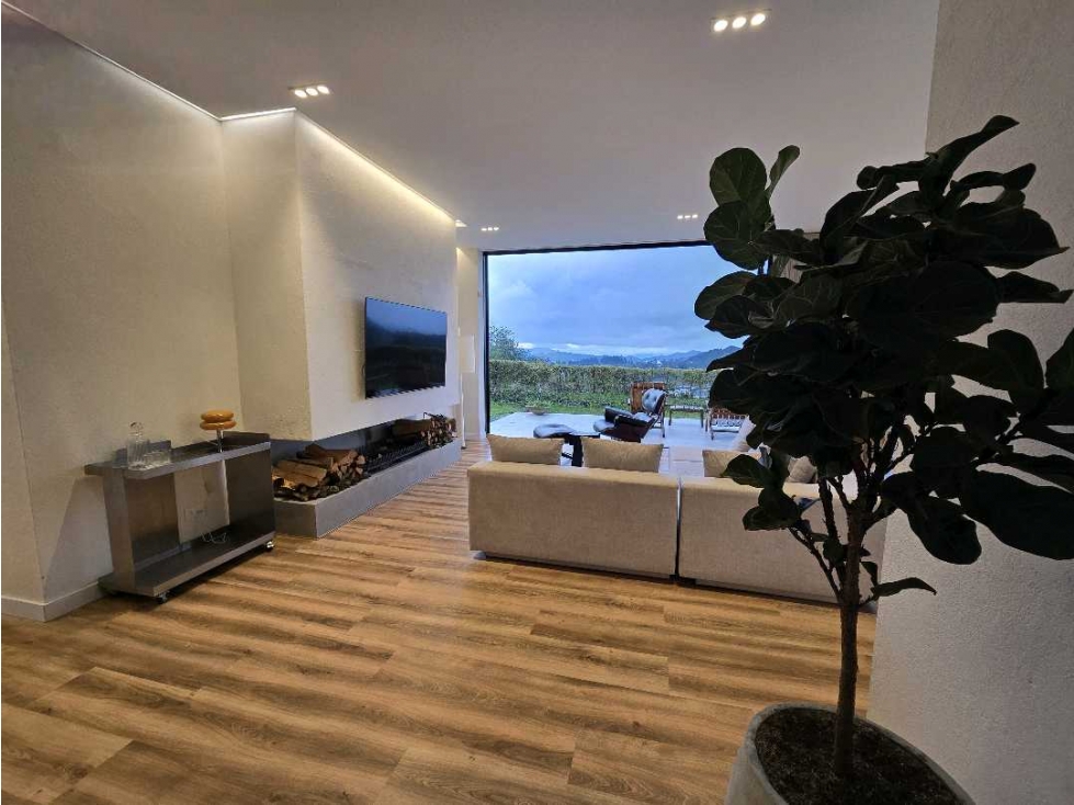 Venta de casa en Loma del Escobero, cerca al colegio Hontanares. — foto 5