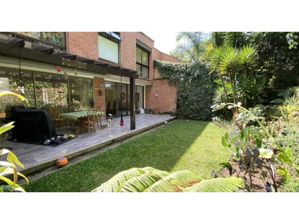 VENTA DE CASA EN LOS BALSOS, CON JARDÍN Y TERRAZA.