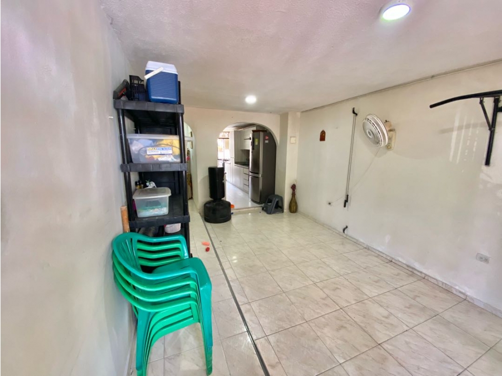 VENTA DE CASA EN MANGA CON CUATRO ALCOBAS CON HABITACION DEL SERVICIO — foto 2