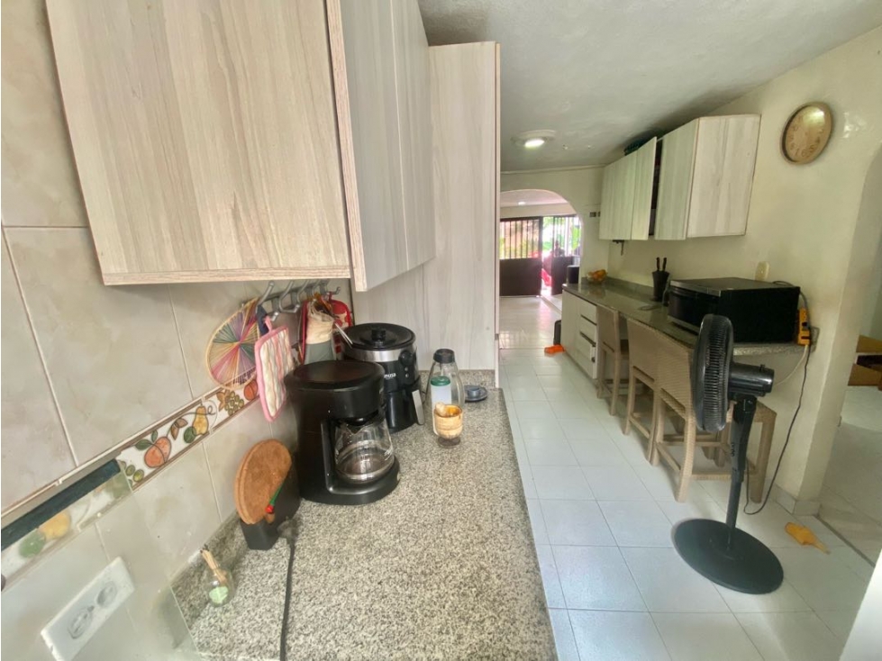 VENTA DE CASA EN MANGA CON CUATRO ALCOBAS CON HABITACION DEL SERVICIO — foto 3