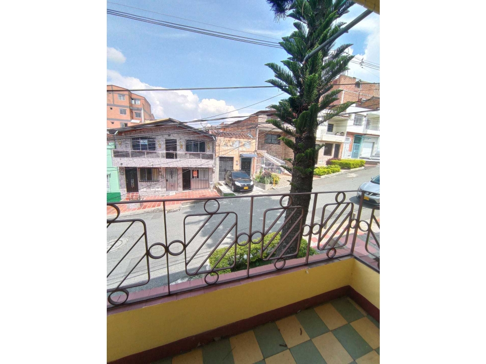 Venta de Casa Lote Sector Manrique Central — foto 2