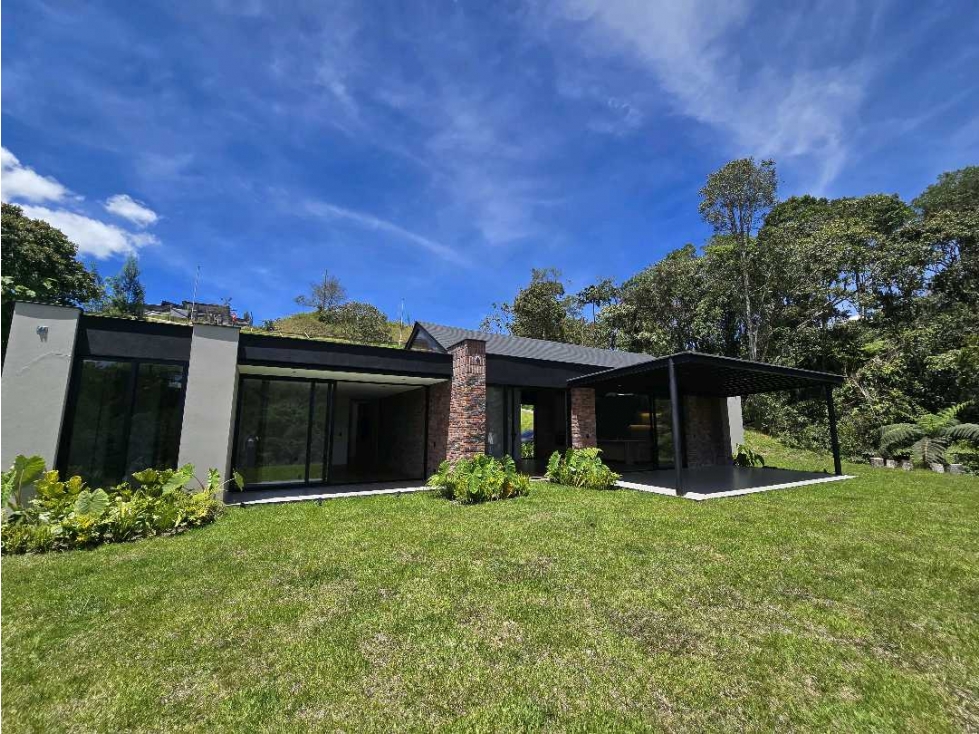 Venta de casa en parcelación de El Retiro.