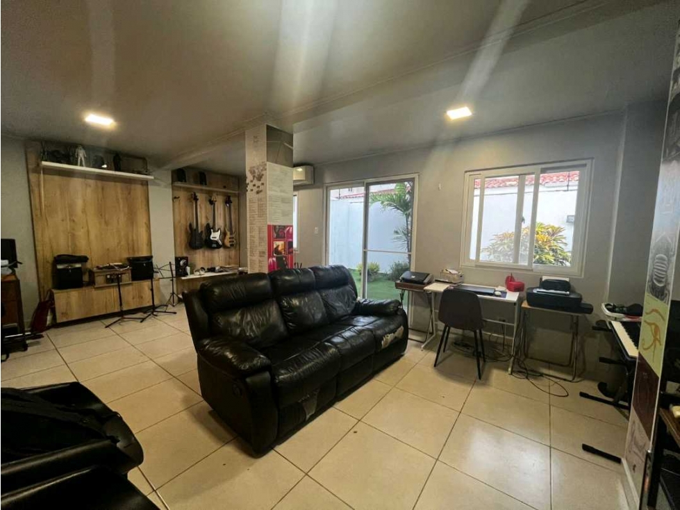 VENTA DE CASA EN QUINTAS DE VERSALLES, COSTA SUR — foto 2