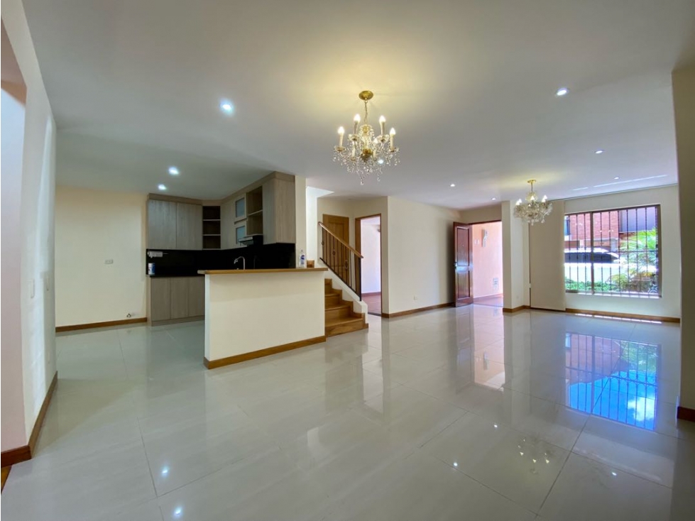 VENTA DE CASA EN UNIDAD CERRADA RIONEGRO GUALANDAY-CERCA LLANOGRANDE