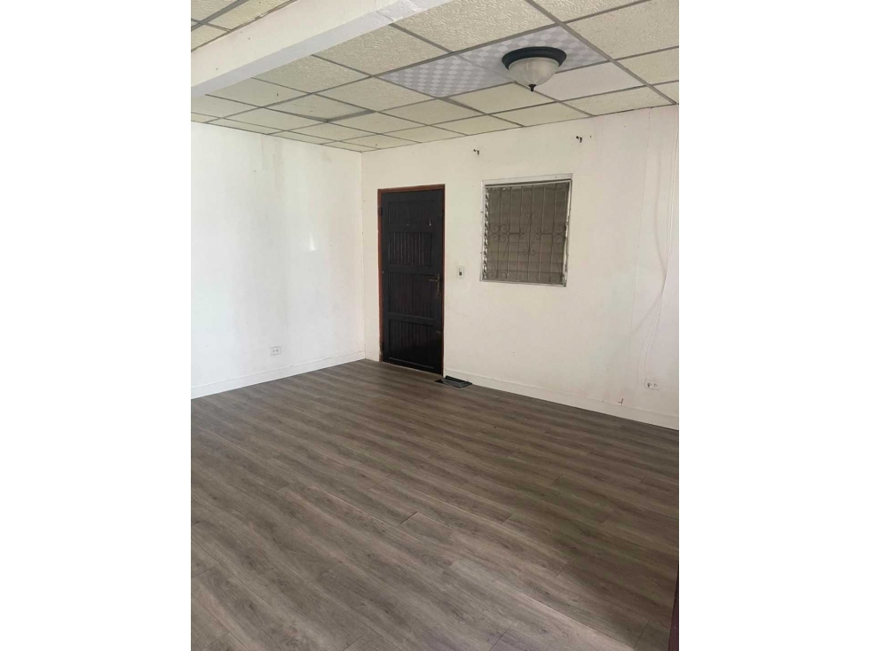 VENTA DE CASA EN SAN ANTONIO CON PATIO