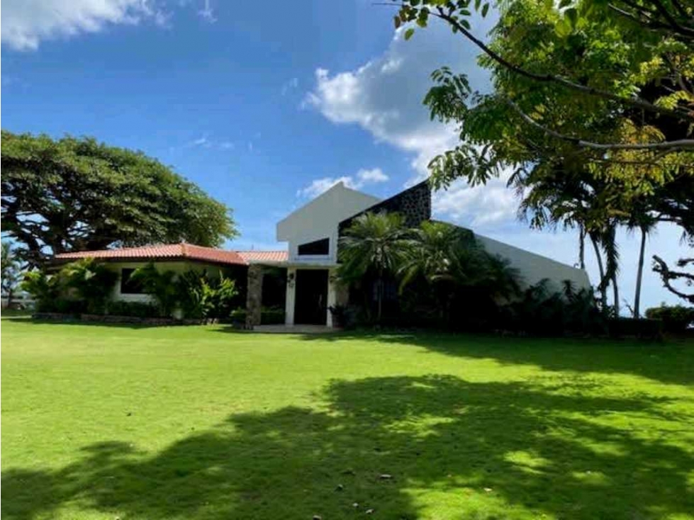 VENTA DE CASA EN SAN CARLOS, FRENTE AL MAR COSTA ESMERALDA - 2