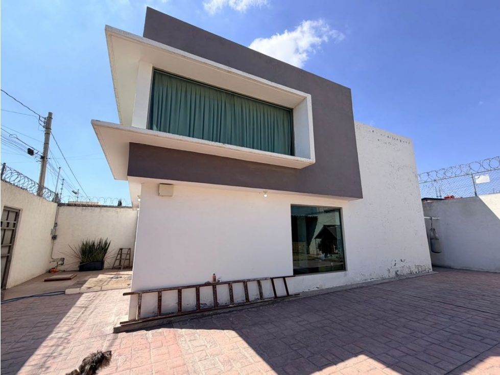 Venta De Casa Con Jardín Y Terreno Excedente En Santa Matilde