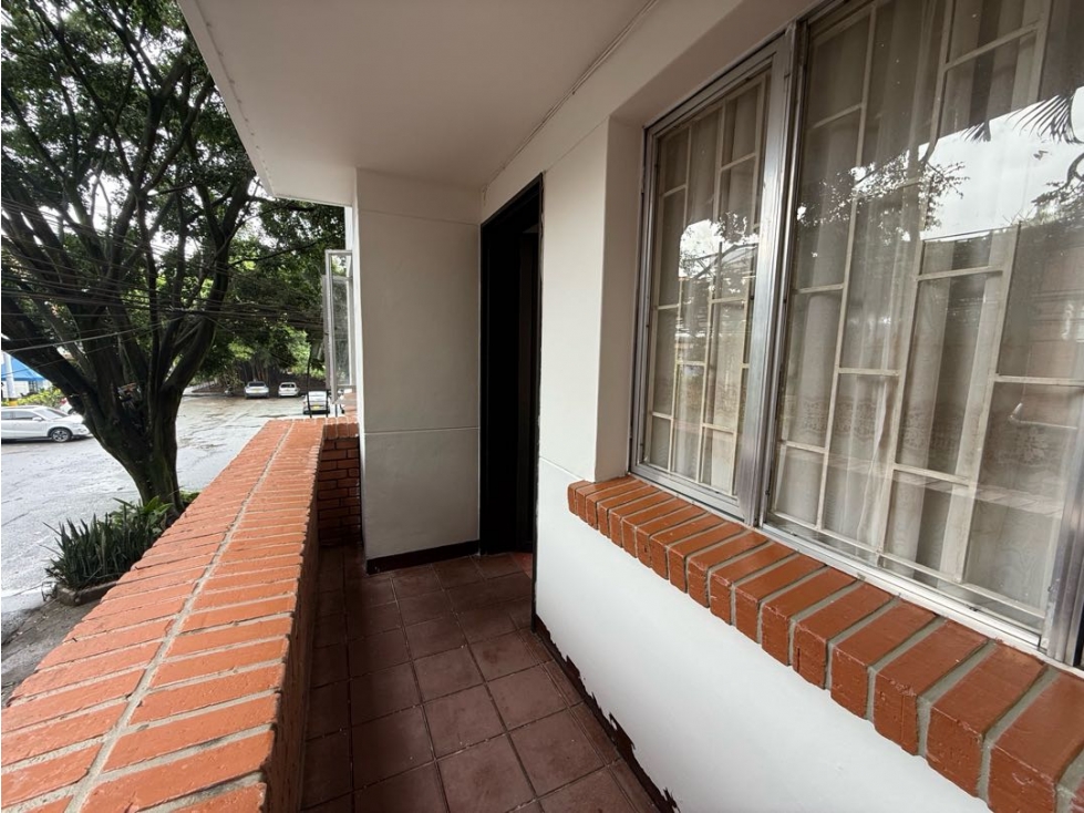 VENTA DE CASA EN SECTOR ESTADIO PERFECTA PARA INVERSIÓN Y REMODELACIÓN