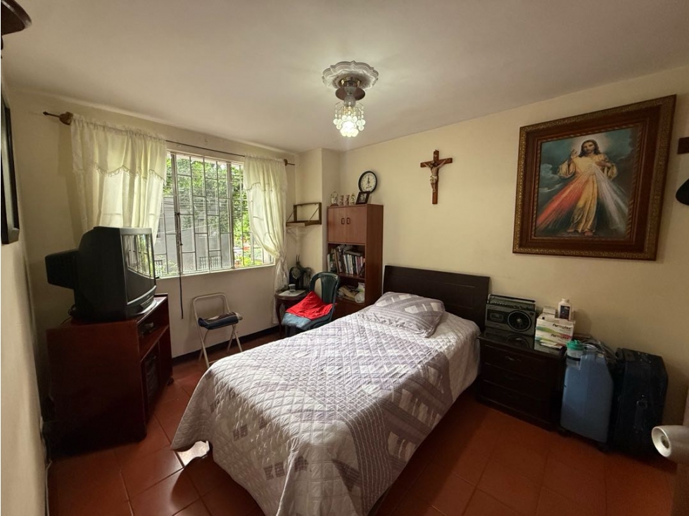 VENTA DE CASA EN SECTOR ESTADIO PERFECTA PARA INVERSIÓN Y REMODELACIÓN — foto 4