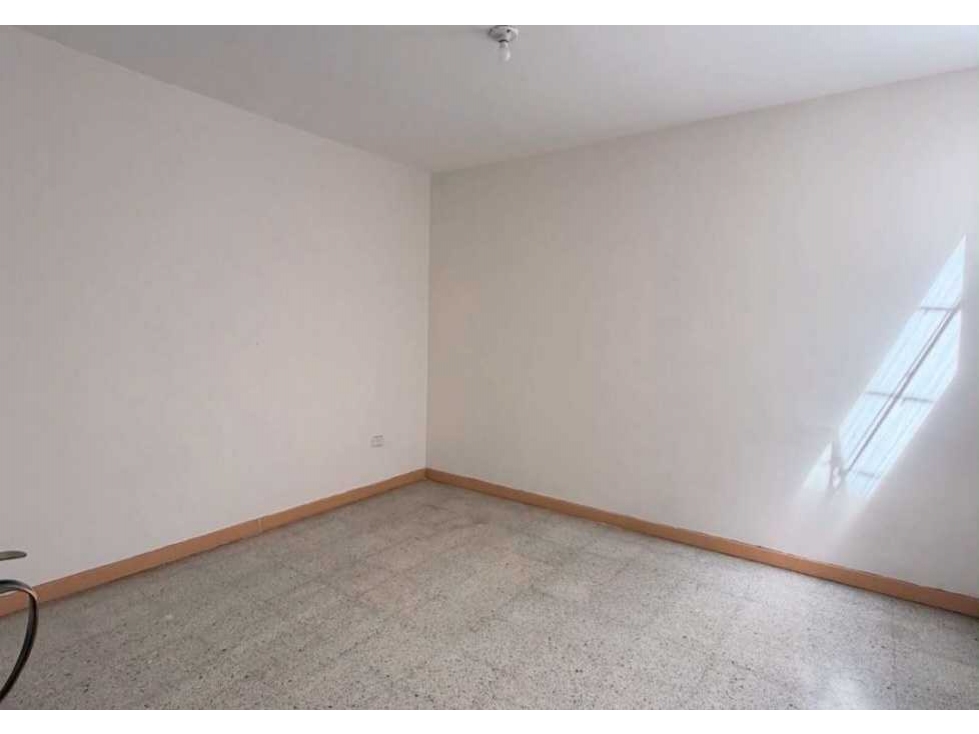VENTA DE CASA EN SIMÓN BOLÍVAR, LAURELES. - 4