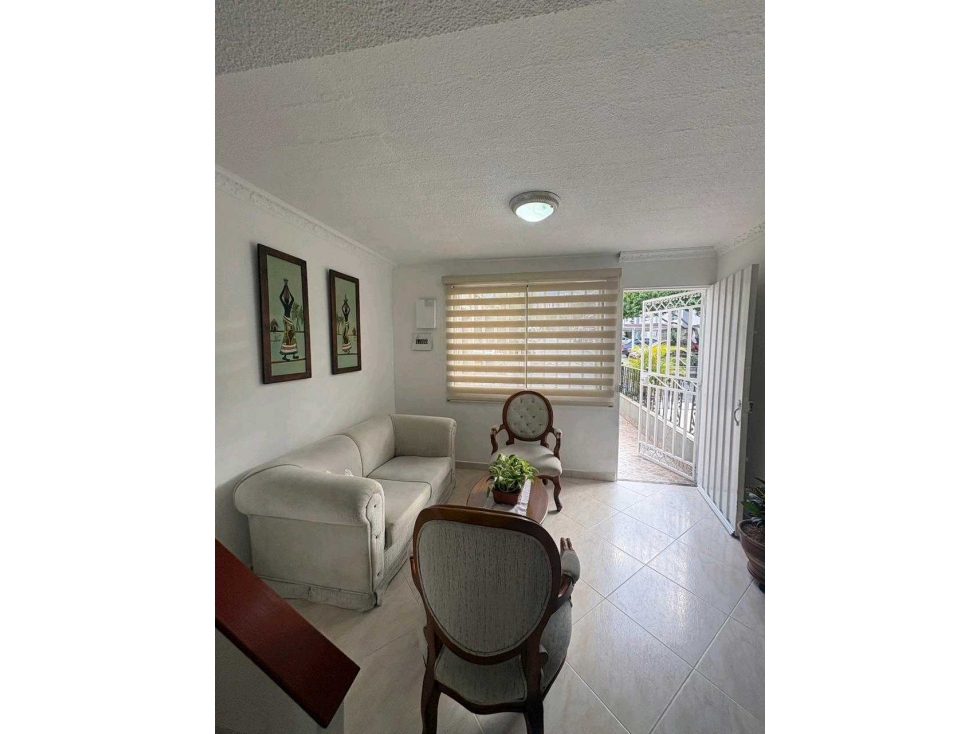 Venta de casa en unidad cerrada en el barrio Florida