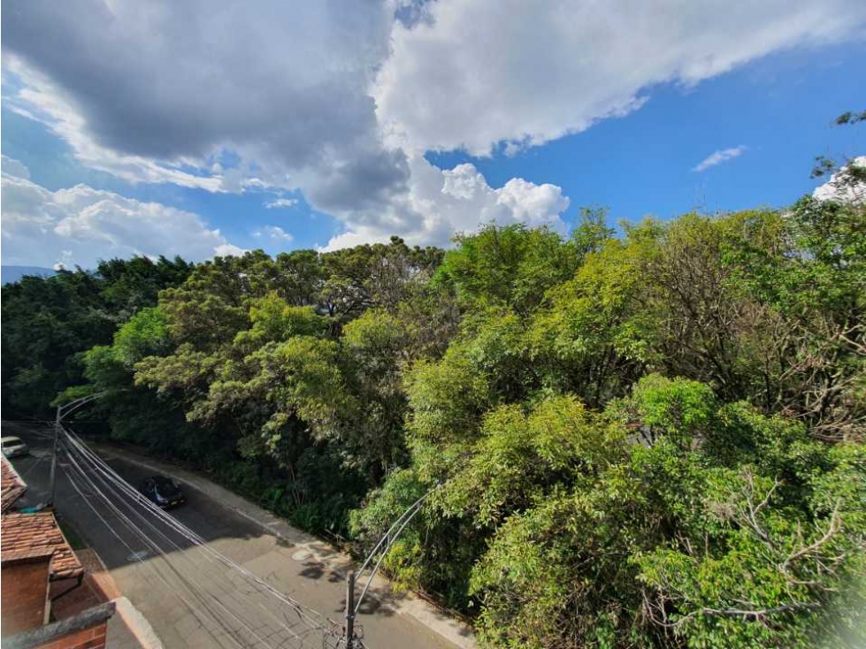 VENTA DE CASA EN VELODROMO GRAN UBICACIÓN, EN ESQUINA — foto 2