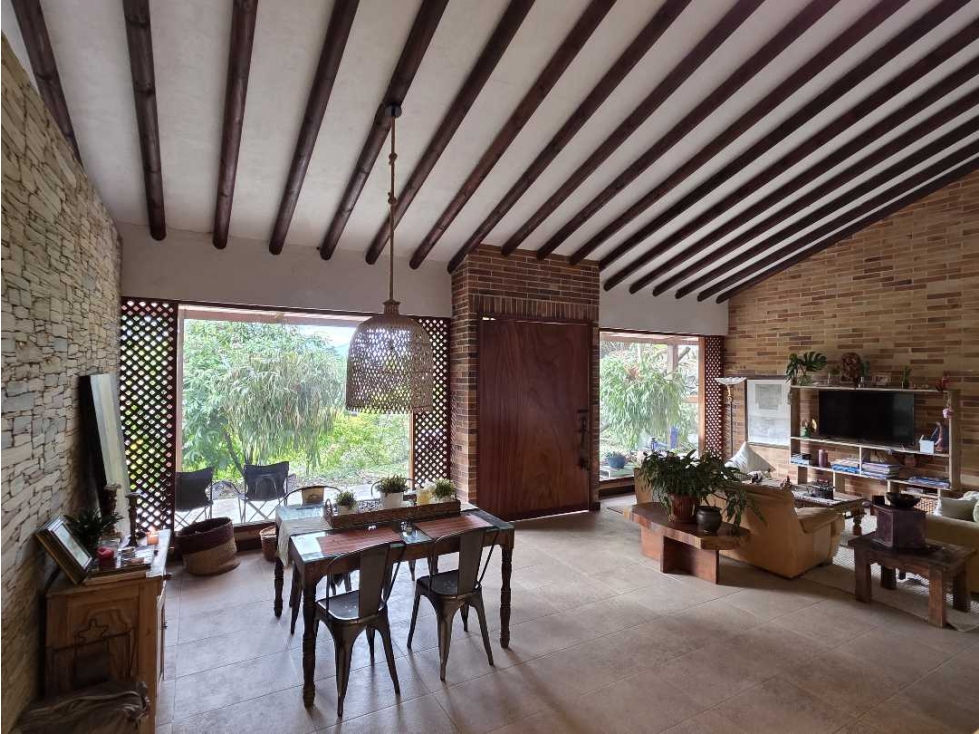 VENTA DE CASA ENVIGADO EN LAS BRUJAS DE UN SOLO NIVEL, 4 HABITACIONES