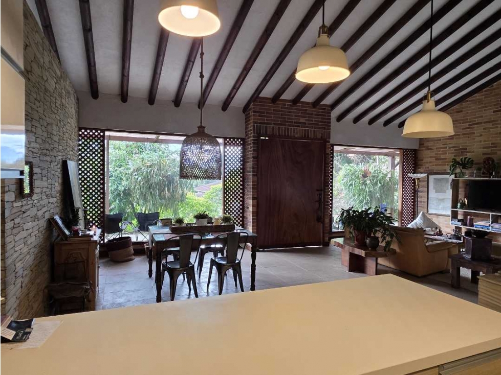 VENTA DE CASA ENVIGADO EN LAS BRUJAS DE UN SOLO NIVEL, 4 HABITACIONES — foto 2