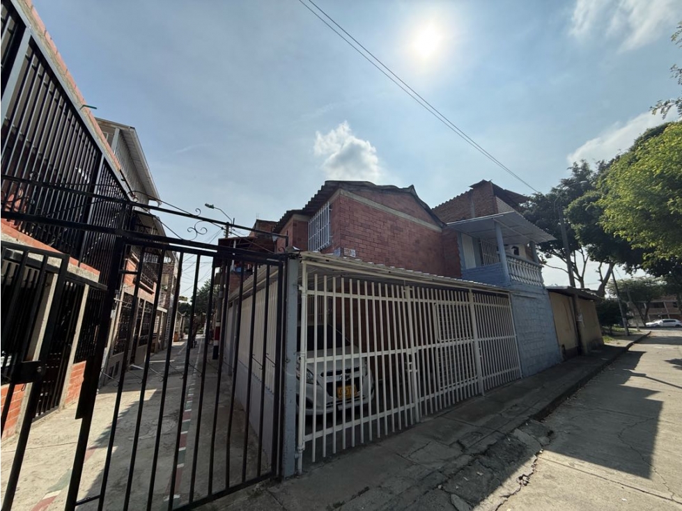 VENTA DE CASA ESQUINERA 2 PISOS ACCESO VEHICULAR BARRIO COMPARTIR AC — foto 2