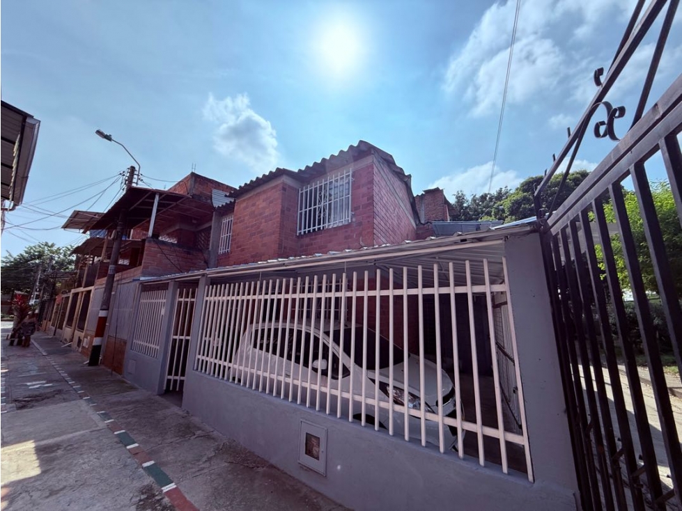 VENTA DE CASA ESQUINERA 2 PISOS ACCESO VEHICULAR BARRIO COMPARTIR AC — foto 3