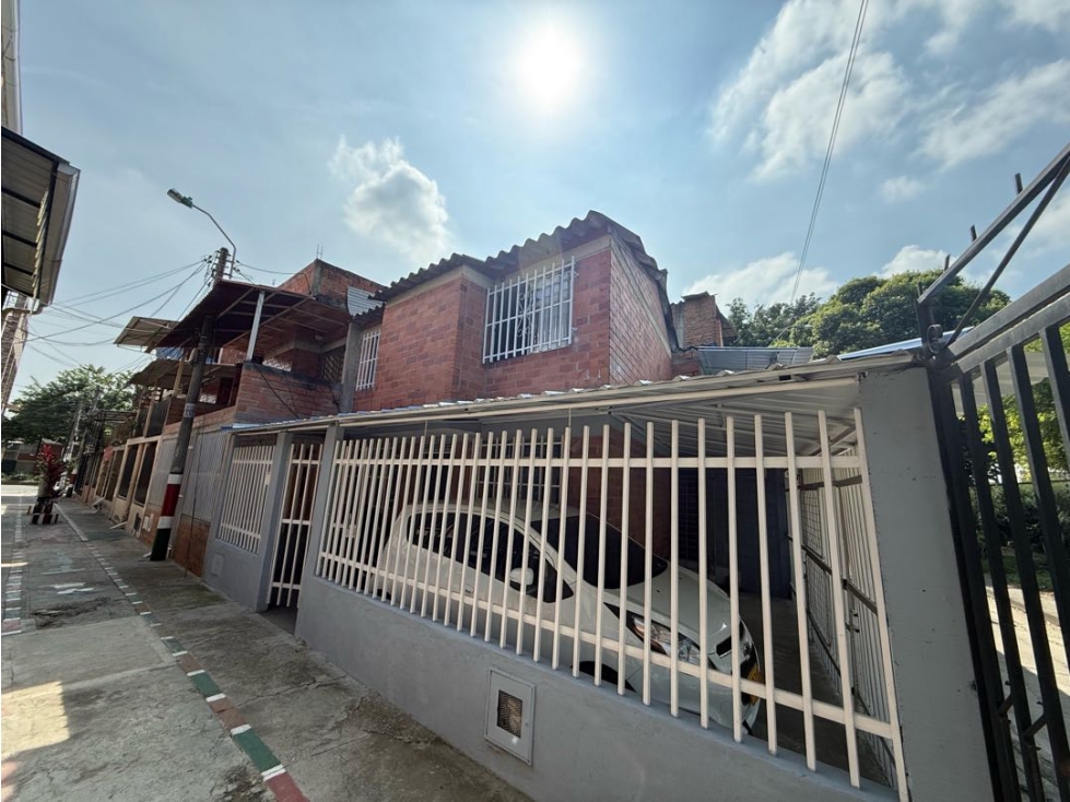 VENTA DE CASA ESQUINERA 2 PISOS ACCESO VEHICULAR BARRIO COMPARTIR AC — foto 4