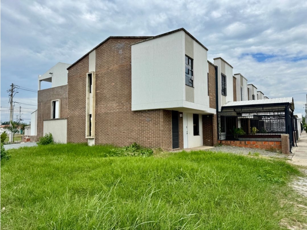 Venta de Casa Esquinera Comercial en Ventino Parque Natura Jamundi
