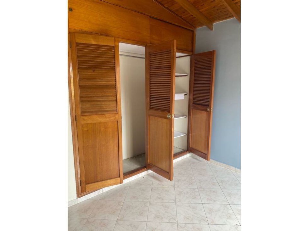 Venta de casa esquinera en Santa Monica, La America, Medellin — foto 6