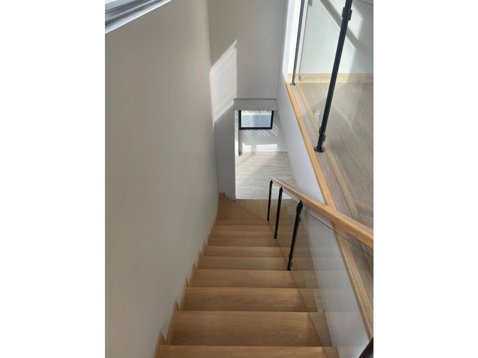 Venta de Casa Esquinera Urbaniz. en El Retiro Cerca Zona Urbana — foto 6