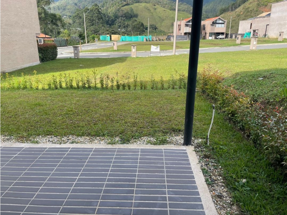 Venta de Casa Esquinera Urbaniz. en El Retiro Cerca Zona Urbana — foto 5