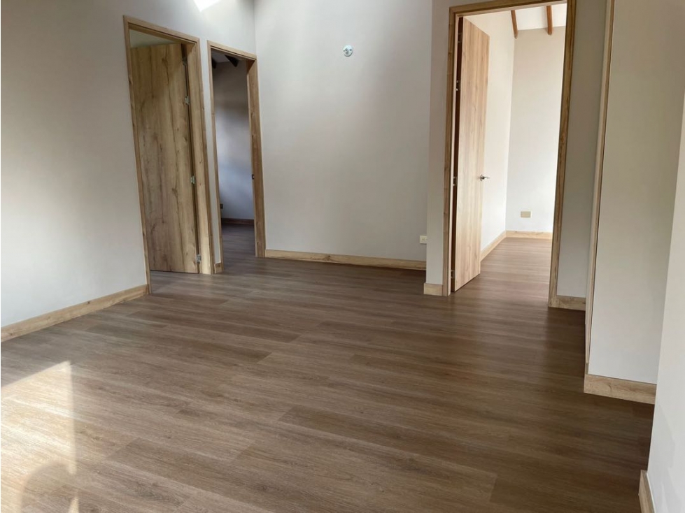 Venta de Casa Esquinera Urbaniz. en El Retiro Cerca Zona Urbana — foto 3