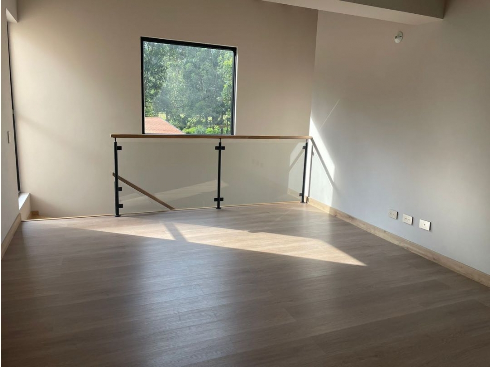 Venta de Casa Esquinera Urbaniz. en El Retiro Cerca Zona Urbana — foto 2