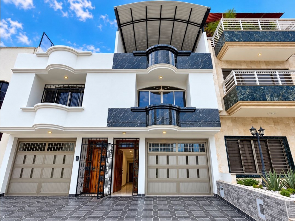 VENTA DE CASA EXTERIOR 3 PISOS EN EL INGENIO 2 AC