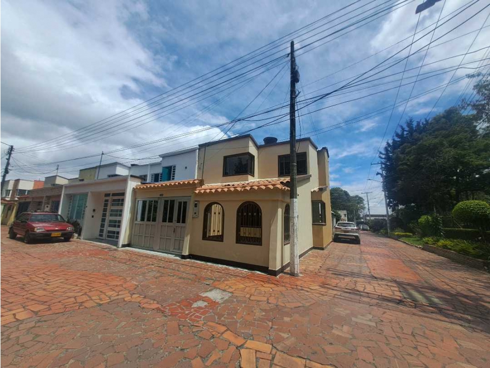 VENTA DE CASA FAMILIAR EN CASTILLA KENNEDY ESQUINERA — foto 3