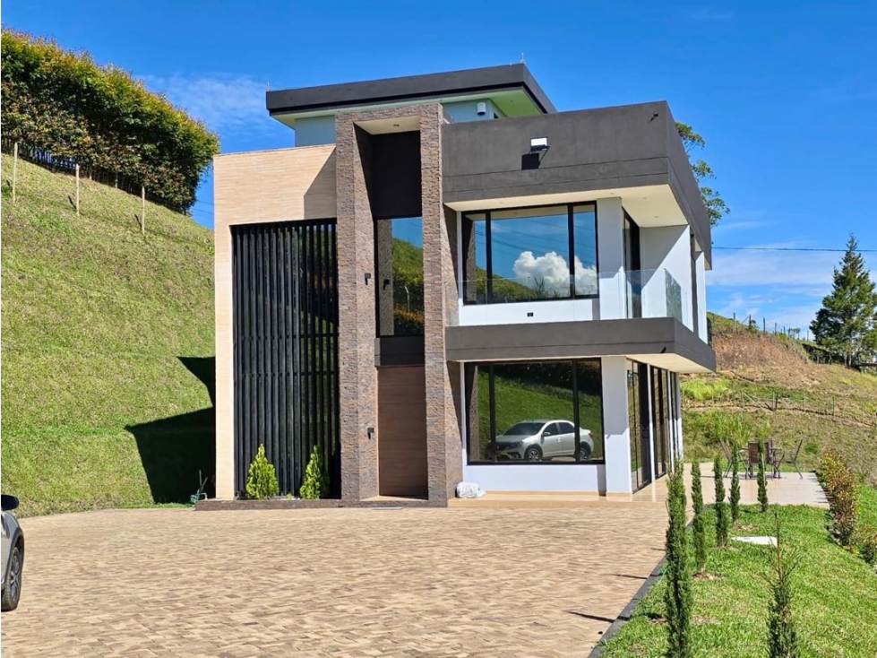 Venta de Casa Finca en Condominio San Vicente