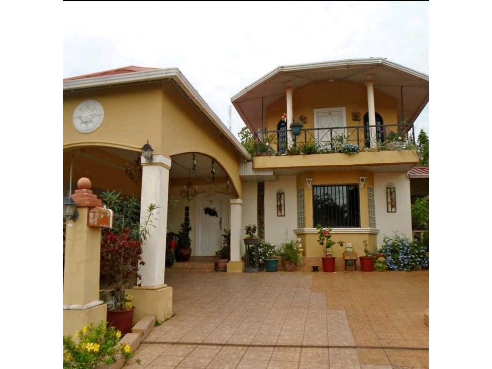 VENTA DE CASA GRANDE EN DAVID 2 PLANTAS