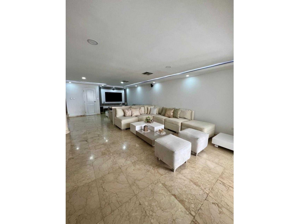 Venta de casa independiente barrio Villa Santos.