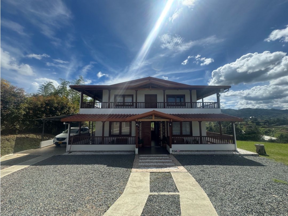 Venta de Casa Lote con Pesebrera en San Vicente de Ferrer.