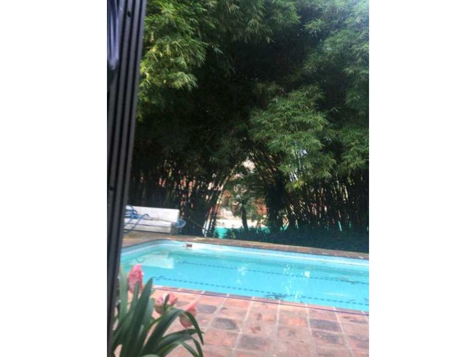 VENTA DE CASA LOTE CON PISCINA EN LA TRANSVERSAL INFERIOR, EL POBLADO. — foto 3