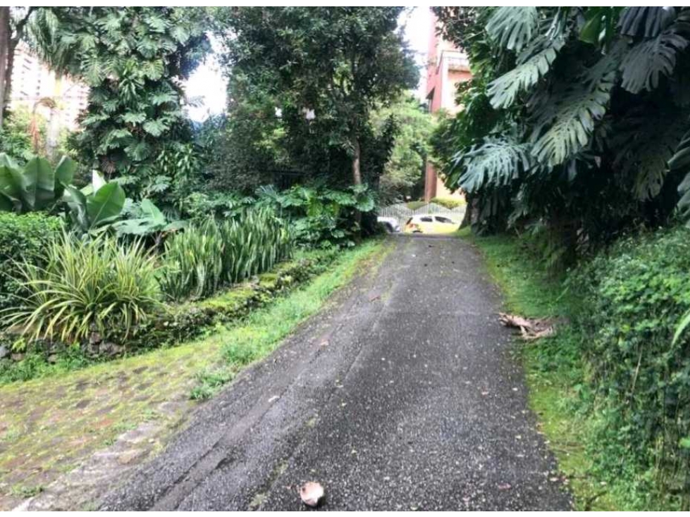 VENTA DE CASA LOTE CON PISCINA EN LA TRANSVERSAL INFERIOR, EL POBLADO. — foto 4
