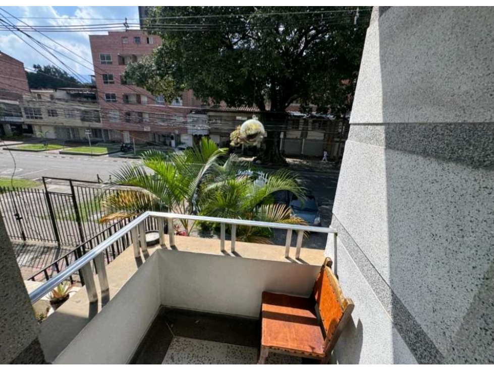 VENTA DE CASA LOTE EN LAURELES SECTOR ESTADIO.