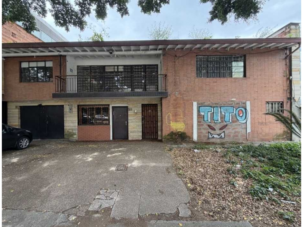 VENTA DE CASA LOTE ESQUINERA EN CALASANZ, CERCA A LA AV.80.