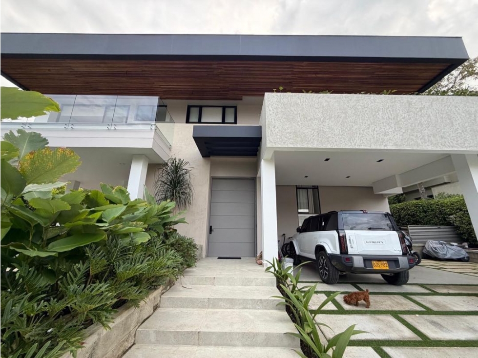 Casa de Lujo en Venta en Alto Pance, Cali Piscina - 2