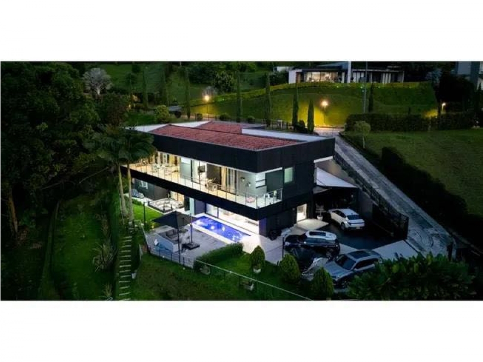 Venta de casa Medellin, en la avenida palmas