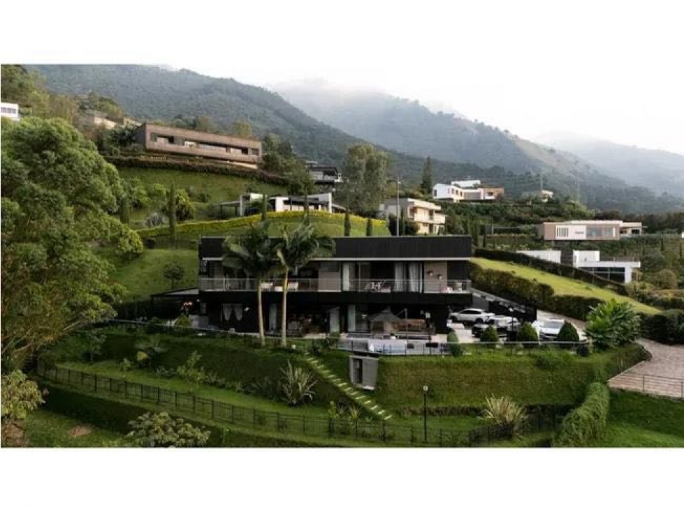 Venta de casa Medellin, en la avenida palmas — foto 2