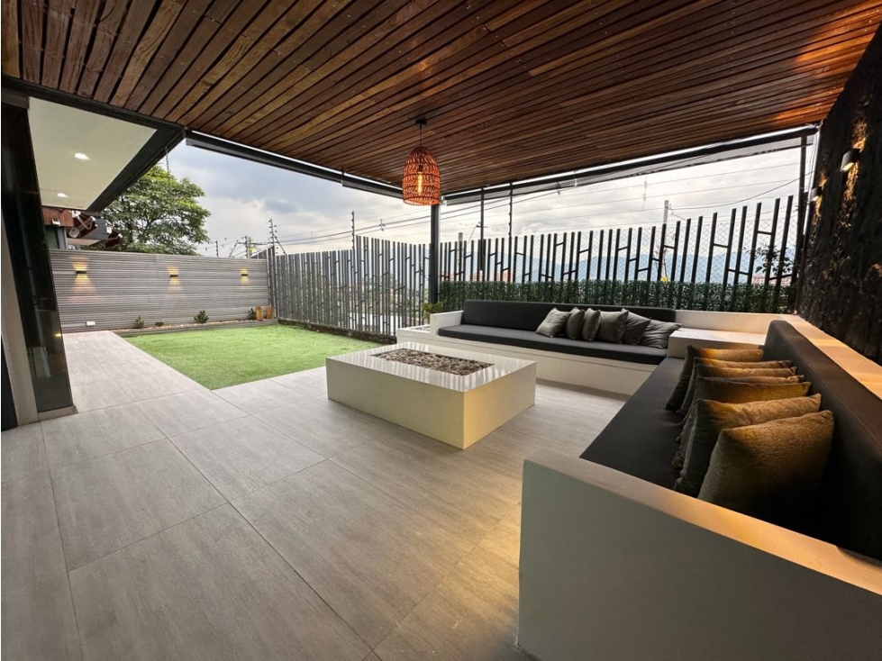 Venta de Casa Moderna en Loma del Atravesado, Envigado