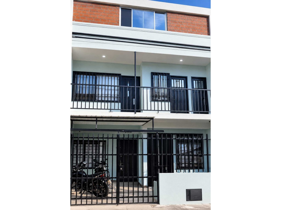 VENTA DE CASA MULTIFAMILIAR EN EL 7 AGOSTO TP