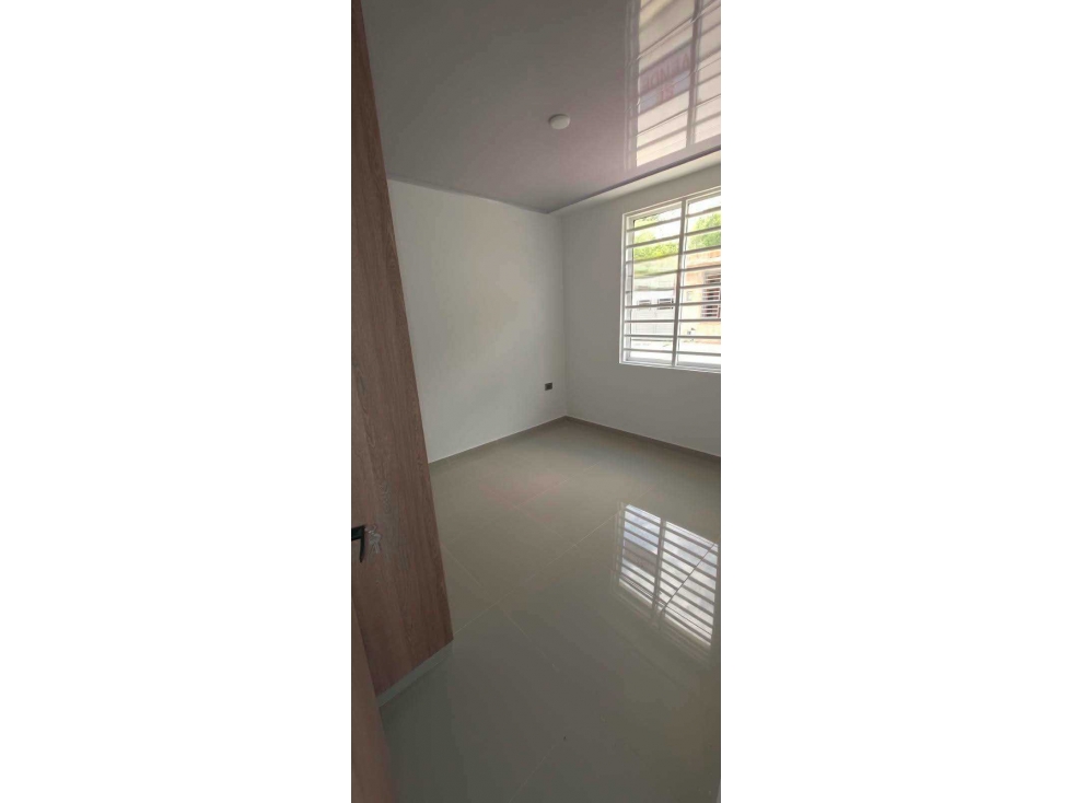 VENTA DE CASA NUEVA CARTAGO — foto 4